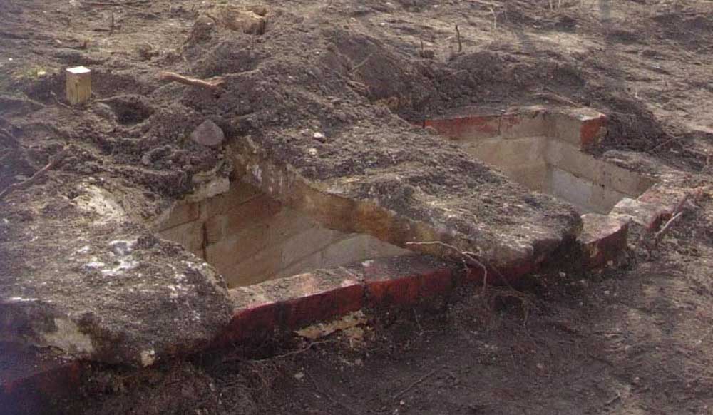 Pale brick grave