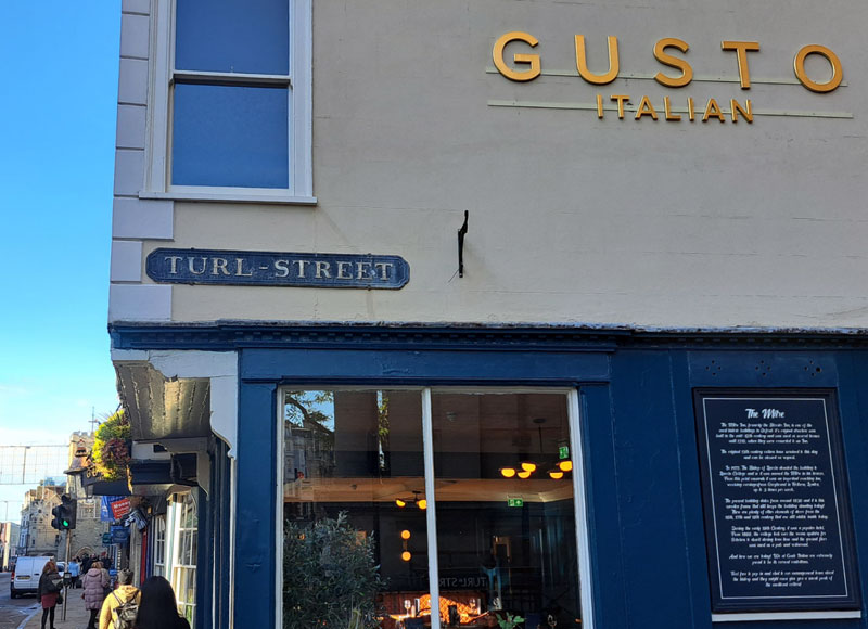 Turl Street sign on Gusto Italiano