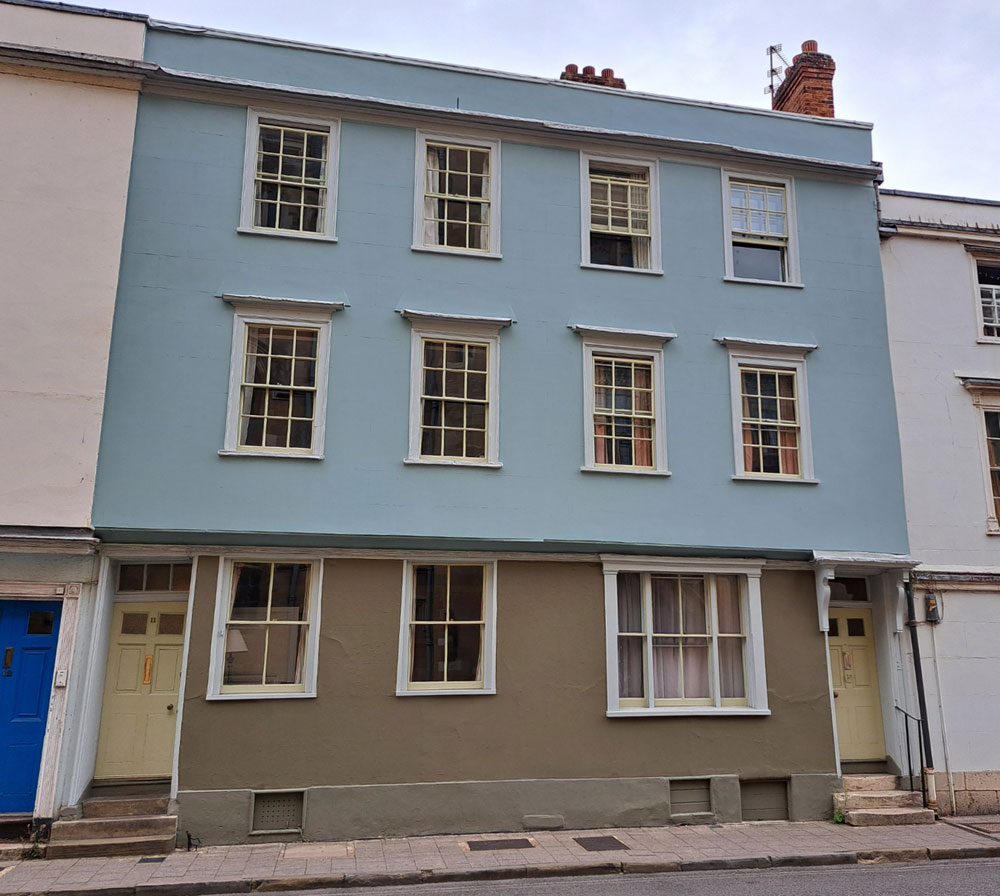 10-11 Holywell Street