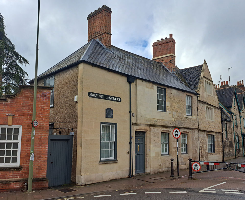100 Holywell Street