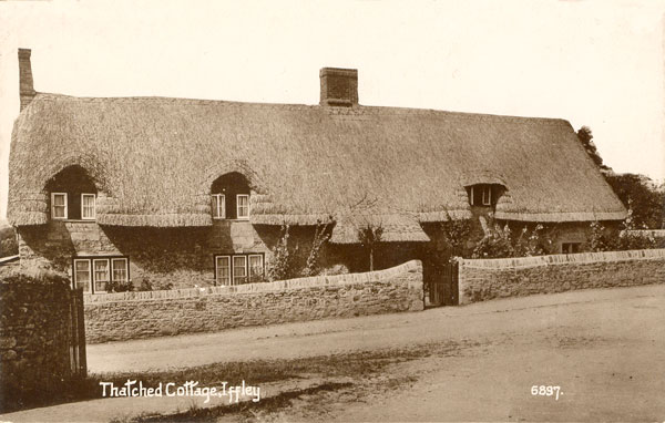 Thatched cottage in Iffley