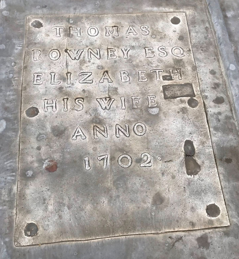 1702 inscription on roof of 16 St Giles'