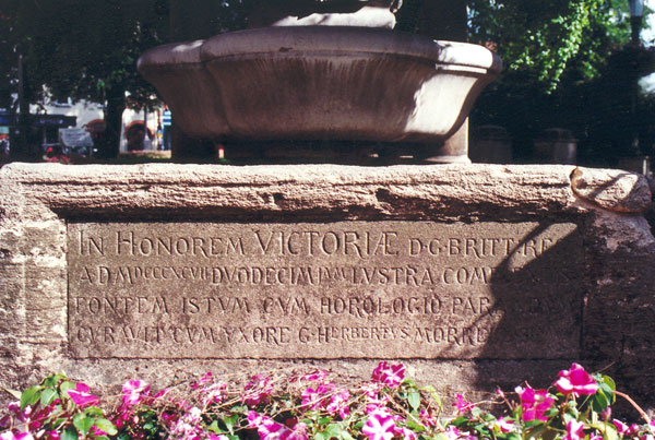 Inscription about clock on Plain roundabout