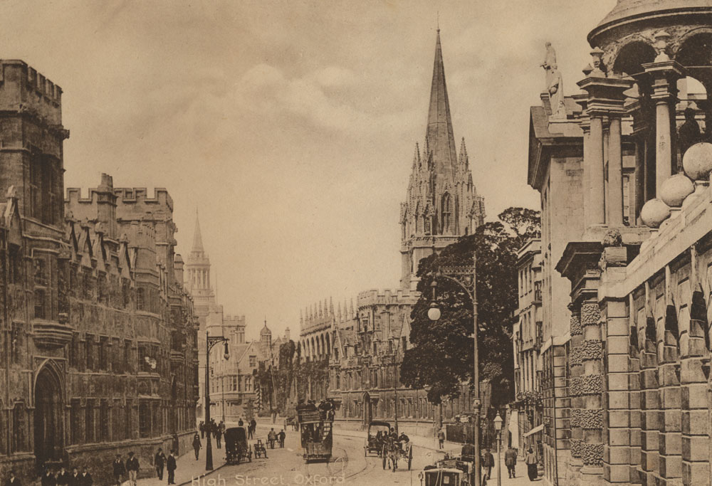 Queen's and Univ lampposts