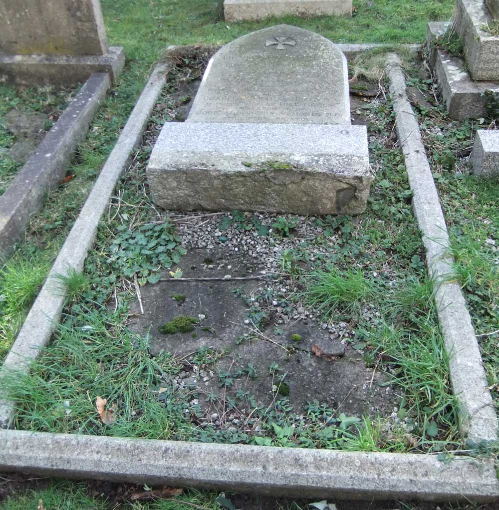 T. H. Green grave before restoration